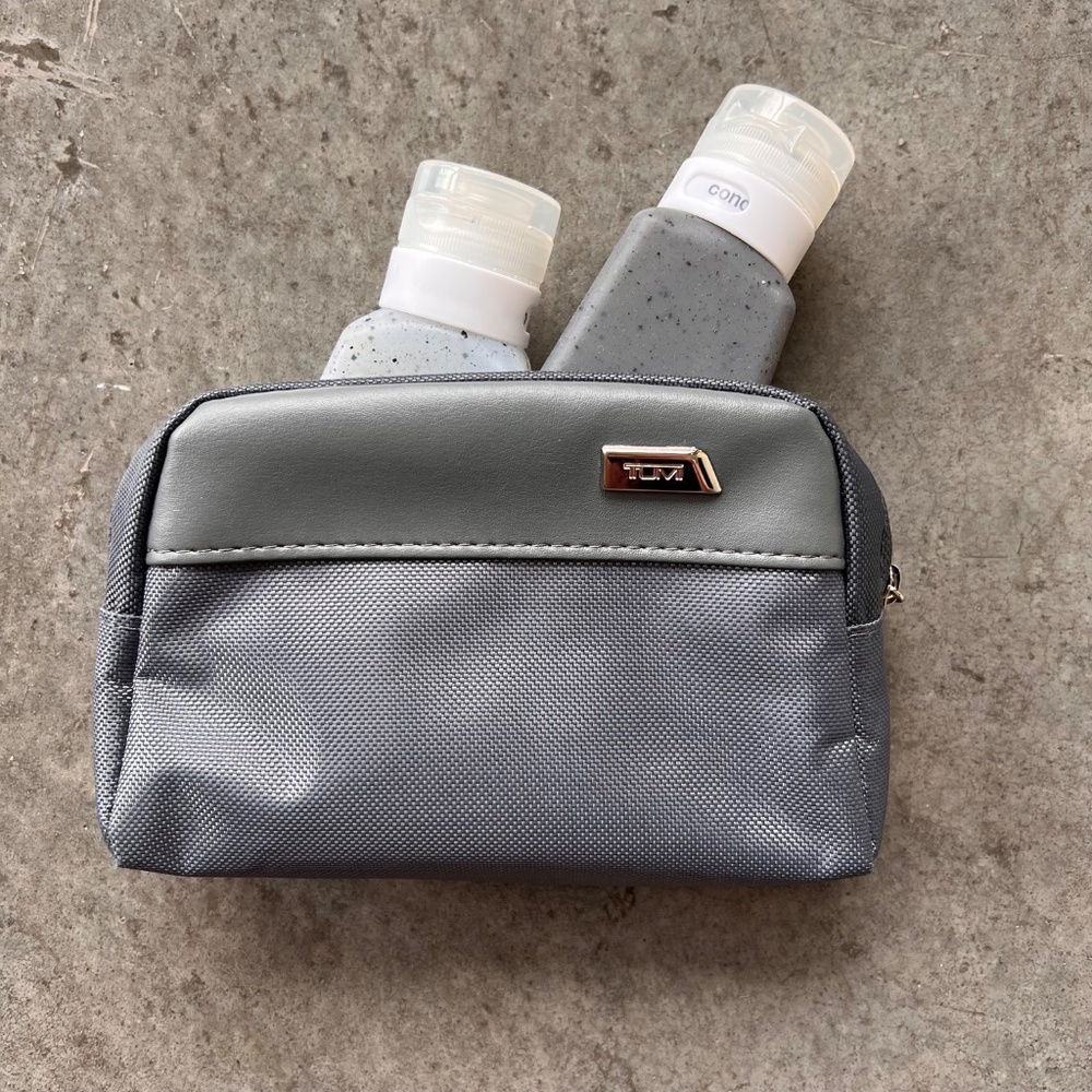 TUMI x Delta Airlines  〰️ Business class amenity 〰️ Toiletry + GRAVEL containers